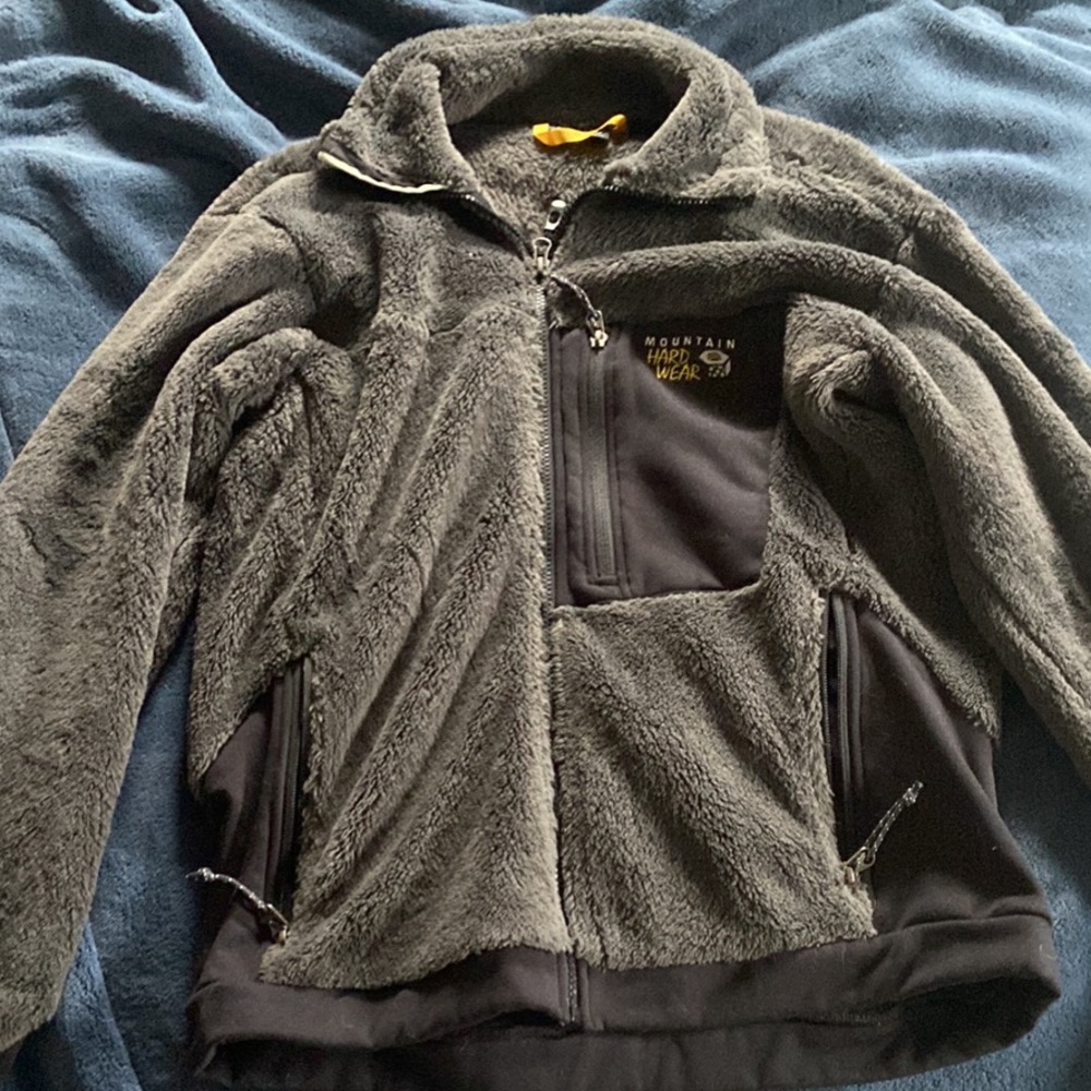 Mountain Hardware sweater